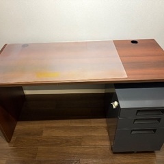 18日の引き渡し限定！数万円の机を格安でお譲りします！の画像
