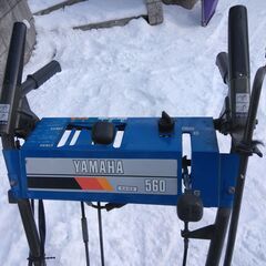 除雪機　ヤマハ☆YSM560☆セル付き☆５馬力☆整備済み☆クローラー、ヒビなし、バッテリー40搭載の画像