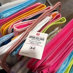 写真立て、封筒、ジッパーファイルなど色々の画像