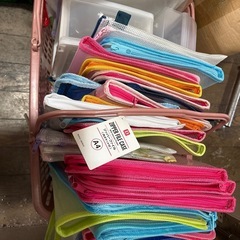 写真立て、封筒、ジッパーファイルなど色々の画像