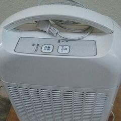 高圧洗浄機と除湿機の画像