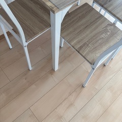 中古ダイニングテーブル　椅子4脚の画像