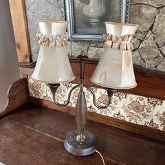 昭和レトロ　レース付シェード2灯式　テーブルランプ　ベッドサイド　アンティークの画像