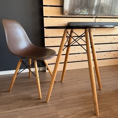 テーブル椅子セットの画像