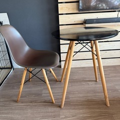 テーブル椅子セットの画像