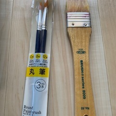 アクリル絵の具、筆の画像