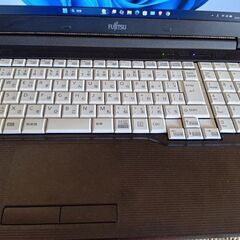 お渡しする方が決まりました。美品です。最新バージョン25H2　Windows11  第八世代 LIFEBOOK A 748/TX  Corei3-8130U メモリ8GB  SSD128GBの画像