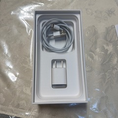 iPhoneXRケース 箱..ライティングケーブル、電源アダプター他の画像