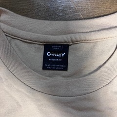 Oakley ベージュ Tシャツ 迷彩ポケットの画像