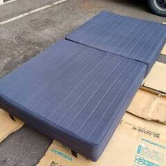 分割しき　脚付きマットレス（青）の画像