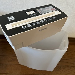 ペーパーシュレッダー
の画像