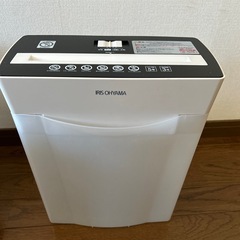 ペーパーシュレッダー
の画像