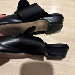 OHGA ブラックリボン付きフラットシューズの画像