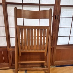 木製折りたたみ式椅子の画像
