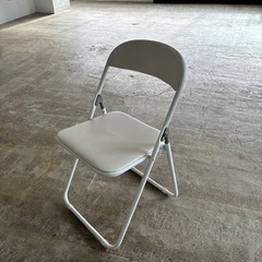 パイプ椅子白58脚の画像