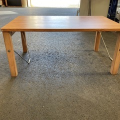 折り畳みテーブルの画像