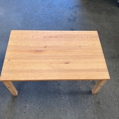 折り畳みテーブルの画像