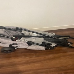折りたたみ軽量ベビーカーの画像