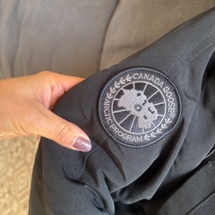 ダウンジャケット黒の画像