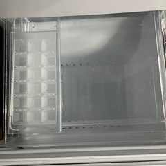 YAMADA  ヤマタホールディングス　ノンフロン冷凍冷蔵庫156L YRZ-F15G1 ホワイト 2020年製の画像