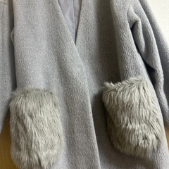 グレー　ファーコートの画像
