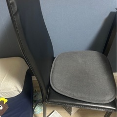 ゲーミングチェア、ゲーミングデスク、机、椅子、キッチン棚の画像