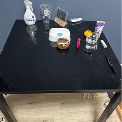 ゲーミングチェア、ゲーミングデスク、机、椅子、キッチン棚の画像