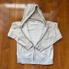 ユニクロ　パーカーの画像