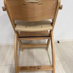 Beyond ビヨンドジュニアハイチェアの画像