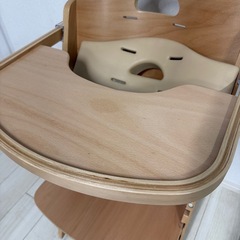 Beyond ビヨンドジュニアハイチェアの画像