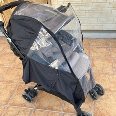 🌸お取引中🌸新生児から使えるベビーカー　ベビーザらス限定モデル　スゴカル4キャス　純正レインカバー付きの画像