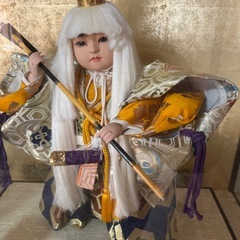 子供の成長を願う、縁起物人形（ガラスケース入り）の画像