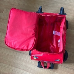 カーズのキャリーケースの画像