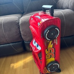 カーズのキャリーケースの画像