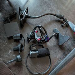 モニター台と周辺機器の画像