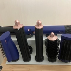 Dyson Airwrap (スタンド付き)の画像