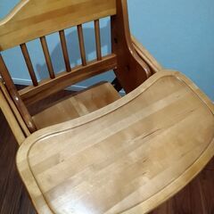木製ハイチェアの画像
