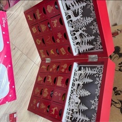 お菓子入りアドベントカレンダーなど、クリスマスグッズ8点の画像