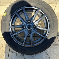 スタッドレスタイヤホイール付き4本セット　1シーズンのみ使用　美品　軽自動車用の画像