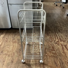 キッチンやランドリー周りに🌼メッシュカート🛒キャスター付き3段ワゴン傷•汚れ•凹みあり💦幅38.4cm奥行き25.2cm高さ66.9cm白ホワイトの画像