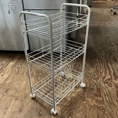 キッチンやランドリー周りに🌼メッシュカート🛒キャスター付き3段ワゴン傷•汚れ•凹みあり💦幅38.4cm奥行き25.2cm高さ66.9cm白ホワイトの画像