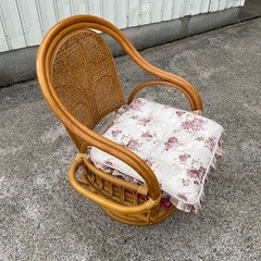 ラタン 椅子 座椅子 チェア 籐 回転椅子 昭和レトロ イス ヴィンテージ　インテリア レトロ雑貨 ビンテージ　スツールの画像