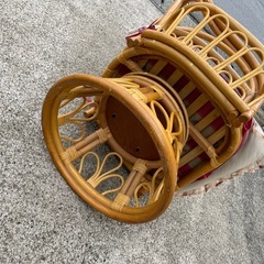 ラタン 椅子 座椅子 チェア 籐 回転椅子 昭和レトロ イス ヴィンテージ　インテリア レトロ雑貨 ビンテージ　スツールの画像