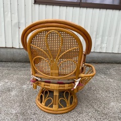 ラタン 椅子 座椅子 チェア 籐 回転椅子 昭和レトロ イス ヴィンテージ　インテリア レトロ雑貨 ビンテージ　スツールの画像