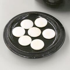 G 碁石 蛤白石 147個 那智黒石 154個 厚さ4～6mm位 栗碁笥付き 産地不明 札幌市 清田区 平岡の画像