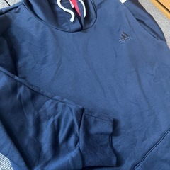 adidas パーカー レディースの画像