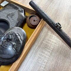 大型硯（鶴亀）・四六壺硯・南部鉄器文鎮（古銭柄）をまとめましたの画像