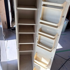 細長い棚の画像