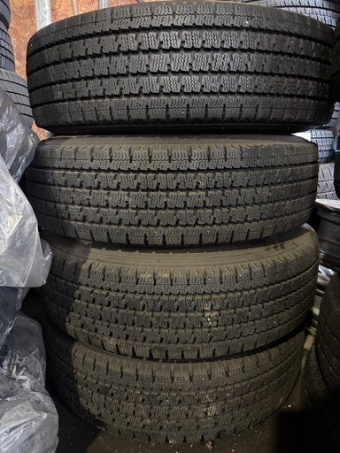 ハイエース　アルミホイール　スタッドレスタイヤ　195/80R15 4本セット