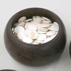 H 碁石 蛤白石 195個 那智黒石 178個 厚さ4～5mm位 栗碁笥付き 産地不明 札幌市 清田区 平岡の画像